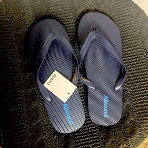 NWT Abound Flip Flops size 10 navy blue